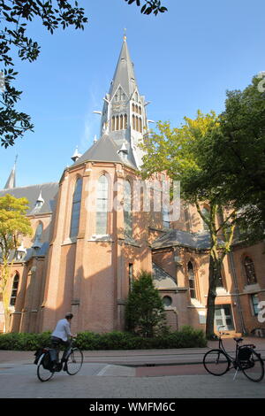 Vondelkerk église (conçu en 1870 par l'architecte PJH Cuypers), situé dans la rue Vondelstraat près de Vondelpark, Amsterdam, Pays-Bas Banque D'Images