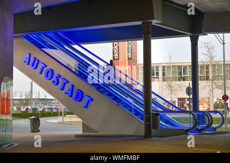 L'Autostadt VW, Rolltreppe, Wolfsburg, Allemagne, Deutschland Banque D'Images