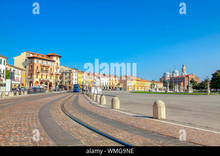 La place Prato della Valle à Padoue , Italie Banque D'Images