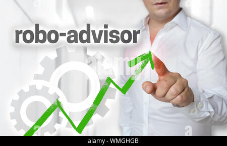 Robo-Advisor concept de l'écran tactile est exploité par l'homme. Banque D'Images