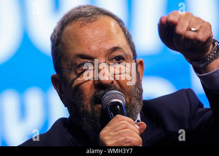 05 septembre 2019, Israël, Tel Aviv : l'ancien Premier ministre israélien Ehud Barak, parle au canal 12 Conférence de presse à Tel Aviv. Photo : Ilia Efimovitch/dpa Banque D'Images