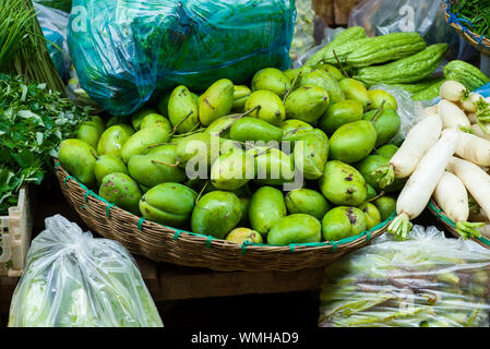 Légumes vendus à Pshar Leu Market, Siem Reap, Cambodge Banque D'Images