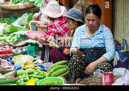 Légumes vendus à Pshar Leu Market, Siem Reap, Cambodge Banque D'Images