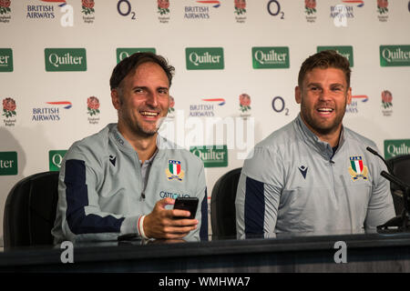 Newcastle, Royaume-Uni. 05 Sep, 2019. NEWCASTLE Upon Tyne, Angleterre. SEPT 5ÈME Doyen Budd (capitaine) et Antonio Pellegrino (Italie Rugby) sont interrogés à la suite de l'exécution du capitaine à St James' Park, Newcastle upon Tyne Le jeudi 6 septembre 2019 (Crédit : Chris Lishman | MI News) Credit : MI News & Sport /Alamy Live News Banque D'Images