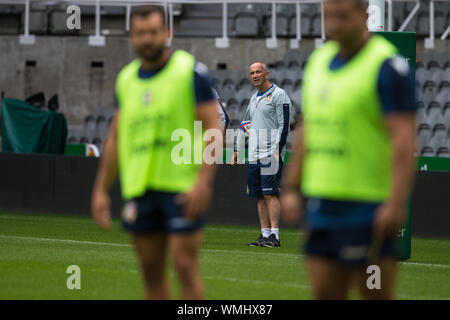 Newcastle, Royaume-Uni. 05 Sep, 2019. NEWCASTLE Upon Tyne, Angleterre. SEPT 5ème impossible de O'Shea regarde ses joueurs s'entraînent durant l'exécution du capitaine de l'Italie à St James' Park, Newcastle upon Tyne Le jeudi 6 septembre 2019 (Crédit : Chris Lishman | MI News) Credit : MI News & Sport /Alamy Live News Banque D'Images