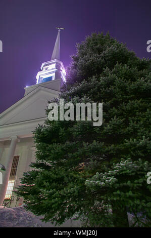 Et la nuit, l'église communautaire Stowe Stowe, Vermont, Etats-Unis Banque D'Images