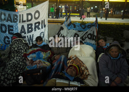 Buenos Aires, Argentine. 08Th Sep 2019. Les gens de protester contre un camp sur l'Avenue 9 de Julio, en face du ministère de Développement Social, appelant à une crise alimentaire dans la région de Buenos Aires, Argentine, le jeudi 5 septembre 2019. Crédit : Mario De Fina/FotoArena/Alamy Live News Banque D'Images