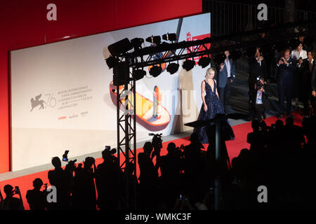 Venise, Italie. 08Th Sep 2019. Vue aérienne de Chiara Ferragni fréquentant le tapis rouge pour la première mondiale du documentaire 'Chiara Ferragni - non reportées lors de la 76e Festival du Film de Venise à Sala Giardino sur Septembre 04, 2019 à Venise, Italie. Credit : Roberto Ricciuti/éveil/Alamy Live News Banque D'Images