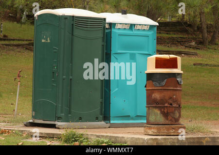 toilettes portatives dans le parc public. Virginie, États-Unis. Banque D'Images