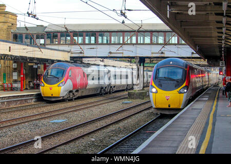 Class 390 à Lancaster, Lancashire Pendolino Banque D'Images