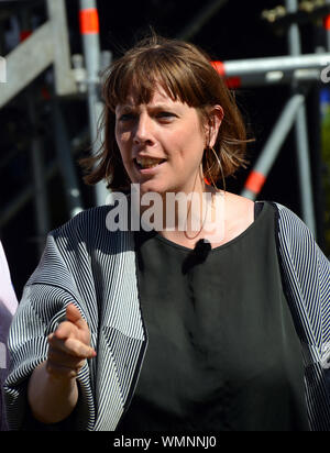 Londres, Royaume-Uni. 12Th Mar, 2019. Les politiciens sur College Green. Jess Phillips MP Crédit : JOHNNY ARMSTEAD/Alamy Live News Banque D'Images