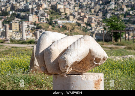 Main de Hercules à la Citadelle d'Amman à Amman, en Jordanie. Banque D'Images