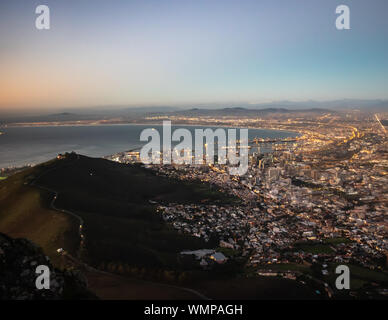 Une vue aérienne de la capitale législative d'Afrique du Sud, la ville pittoresque de Cape Town Banque D'Images