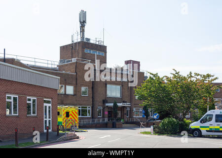 Entrée principale de l'hôpital au Harefield NHS, Hill End Road, au Harefield, London, Greater London, Angleterre, Royaume-Uni Banque D'Images