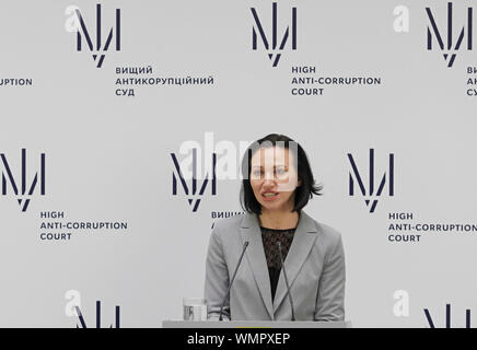 Tanasevych Olena juge prend la parole lors du lancement de la Haute cour anti-corruption à Kiev, Ukraine. Banque D'Images