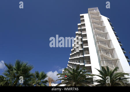 Abstract pattern vue de l'hôtel Sol Milanos Pinguinos, Minorque, Espagne Banque D'Images