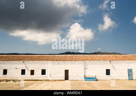 23 août 2019, l'Asinara, Sardaigne, Italie : ancienne prison d'Asinara. Dans les années 70 était une prison à sécurité maximale, les années passées a été attribué principalement à la détention de membres de la mafia et les terroristes. Détenus et gardiens ont été les seuls habitants de l'Asinara et jusqu'à la clôture de la prison en décembre 1997. (Crédit Image : © Jordi Boixareu/Zuma sur le fil) Banque D'Images