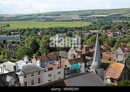 Vue de la ville de Lewes, clocher d'église, les maisons, les toits et la campagne environnant depuis la tour sud, Château de Lewes dans le Sussex England UK KATHY DEWITT Banque D'Images