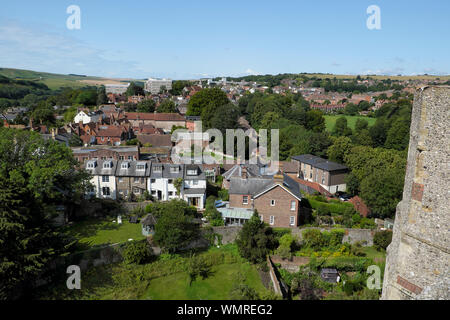 Vue sur les maisons de ville de Lewes, maisons, logements, jardins et paysages de campagne Château de Lewes Tour sud de Sussex England UK KATHY DEWITT Banque D'Images