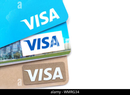 BERLIN - SEP 04 : VISA carte de crédit avec le logo Visa isolé sur fond blanc photo concept d'affaires à Berlin le 04 septembre. 2019 en Allemagne Banque D'Images