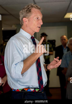 Salem, New Hampshire, USA. 05 Sep, 2019. Candidat démocrate à la présidence, TOM STEYER, est titulaire d'un hôtel de ville de gîte rural de grillage. Crédit : Brian Cahn/ZUMA/Alamy Fil Live News Banque D'Images