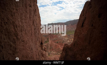 Panorama de l'aka Skazka canyon féerique ,, Tosor Issyk-Kul, Kirghizistan Banque D'Images