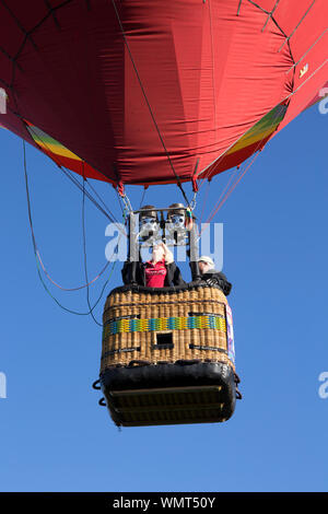 Albuquerque, Nouveau Mexique - Octobre 1, 2016 : Photo a été prise au petit matin lorsque des centaines de ballons ordre croissant peu après l'aube. Banque D'Images