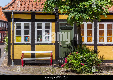 Vieille maison avec banc à Ribe, Danemark Banque D'Images