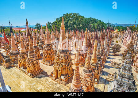 Site historique de Kakku pagodes est célèbre pour de nombreux stupas funéraires conservés, temples bouddhistes et des artefacts, situé sur Pa-Oh motifs, Myanmar Banque D'Images
