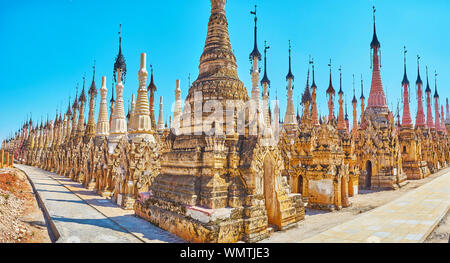 Panorama de l'ancien préservé stupas, situé dans le site Kakku pagodes et décorées de moulures, beaux-patrons, images de Bouddha dans des créneaux et scenic hti Banque D'Images