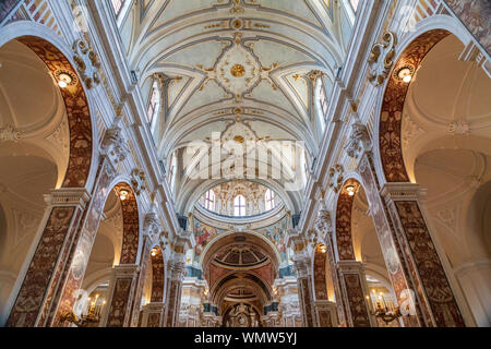 Italie, Pouilles, l'agglomération de la ville de Bari, Monopoli. 23 mai, 2019. Intérieur de la Basilique Cathédrale de la Madonna della Madia. Banque D'Images