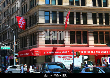 Strand Bookstore, connue pour ses '18 miles de livres", slogan, est la Nouvelle York's plus réputée librairie indépendante. Manhattan sur Juillet 19th, 2019 in Ne Banque D'Images