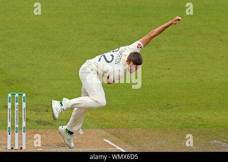 MANCHESTER, Angleterre. 05 SEPTEMBRE 2019 : Craig Overton Angleterre de bowling pendant deux jours du 4e Test Match Cendres Specsavers, au terrain de cricket Old Trafford, Manchester, Angleterre. Credit : Cal Sport Media/Alamy Live News Banque D'Images