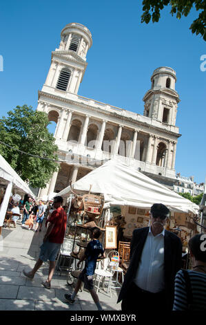 Paris, Eglise St Sulpice und Antiquitätenmarkt Banque D'Images