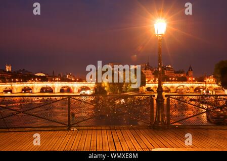 Paris, Seine, Blick von auf Pont des Arts Pont Neuf mit l'Île de la Cité - Paris, Seine, vue depuis le Pont des Arts Pont Neuf et à l'Ile de la Cité Banque D'Images