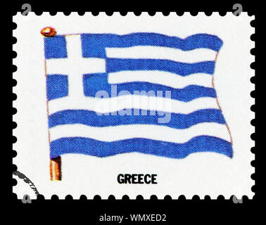 Drapeau GRÈCE - Timbre-poste isolé sur fond noir. Banque D'Images