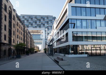 Les immeubles de bureaux et maisons de grue Rheinauhafen, Cologne, Allemagne. Banque D'Images