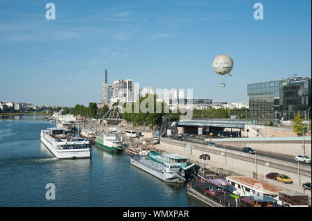 Paris, Seine, quai André Citroën Banque D'Images