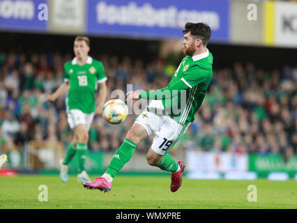 Belfast, Irlande du Nord. 5 septembre 2019 ; Windsor Park, Belfast, Irlande du Nord, County Antrim ; International Friendly, d'Irlande et Luxembourg, l'Irlande du Nord Liam Donnelly obtient un coup de feu à l'extérieur contre le Luxembourg - éditorial uniquement. Banque D'Images