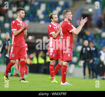 Belfast, Irlande du Nord. 5 septembre 2019 ; Windsor Park, Belfast, Irlande du Nord, County Antrim ; International Friendly, l'Irlande du Nord contre le Luxembourg, Luxembourg joueurs félicite le soutien reçu de l'Irlande du Nord à Belfast partisans - éditorial uniquement. Banque D'Images