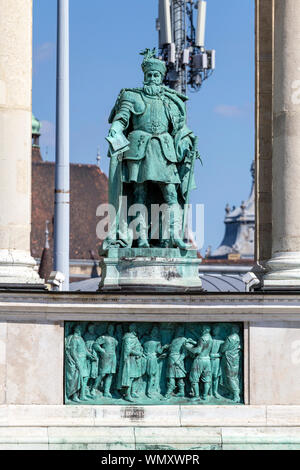 La Place des Héros à Budapest, Hongrie sur un après-midi d'été. Banque D'Images