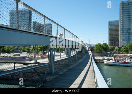 Paris, Seine, passerelle Simone-de-Beauvoir, Architekt Dietmar Feichtinger Banque D'Images