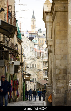 Jérusalem, Israël, le 14 janvier 2019. Les habitants et les touristes de promenades à travers les rues de la vieille ville de Jérusalem. Banque D'Images