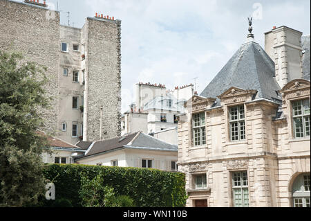 Das Hôtel de Sully à Paris un hôtel particulier im Stil Louis XIII. 62, Rue Saint-Antoine Banque D'Images