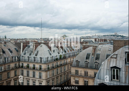 Paris, Mansardendächer an der Rue de Rivoli - Paris appartements mansardés, le long de la rue Rivoli Banque D'Images