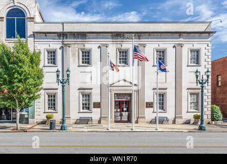 SALISBURY, NC, USA-1 septembre 2019 : Face à l'extérieur de l'Hôtel de ville au centre-ville. Banque D'Images