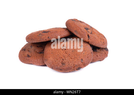 Double chocolate chip cookies isolé sur fond blanc. Les cookies avec pastilles de chocolat. Les biscuits sucrés. Pâtisserie Maison. Banque D'Images