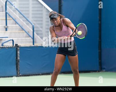 New York, États-Unis. 05 Sep, 2019. Abigail Forbes (USA) en action au cours de junior filles round 3 à US Open Championships contre Maria Camila Serrano Osorio (Colombie) à Billie Jean King National Tennis Center (photo de Lev Radin/Pacific Press) Credit : Pacific Press Agency/Alamy Live News Banque D'Images