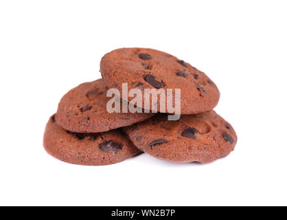 Double chocolate chip cookies isolé sur fond blanc. Les cookies avec pastilles de chocolat. Les biscuits sucrés. Pâtisserie Maison. Banque D'Images