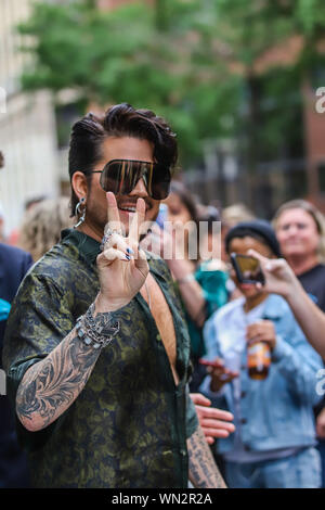 New York, NEW YORK, États-Unis. 12Th Mar, 2019. Singer Adam Lambert est vu à New York Manhattan Soho du voisinage le Jeudi, Septembre 5 Crédit : Vanessa Carvalho/ZUMA/Alamy Fil Live News Banque D'Images